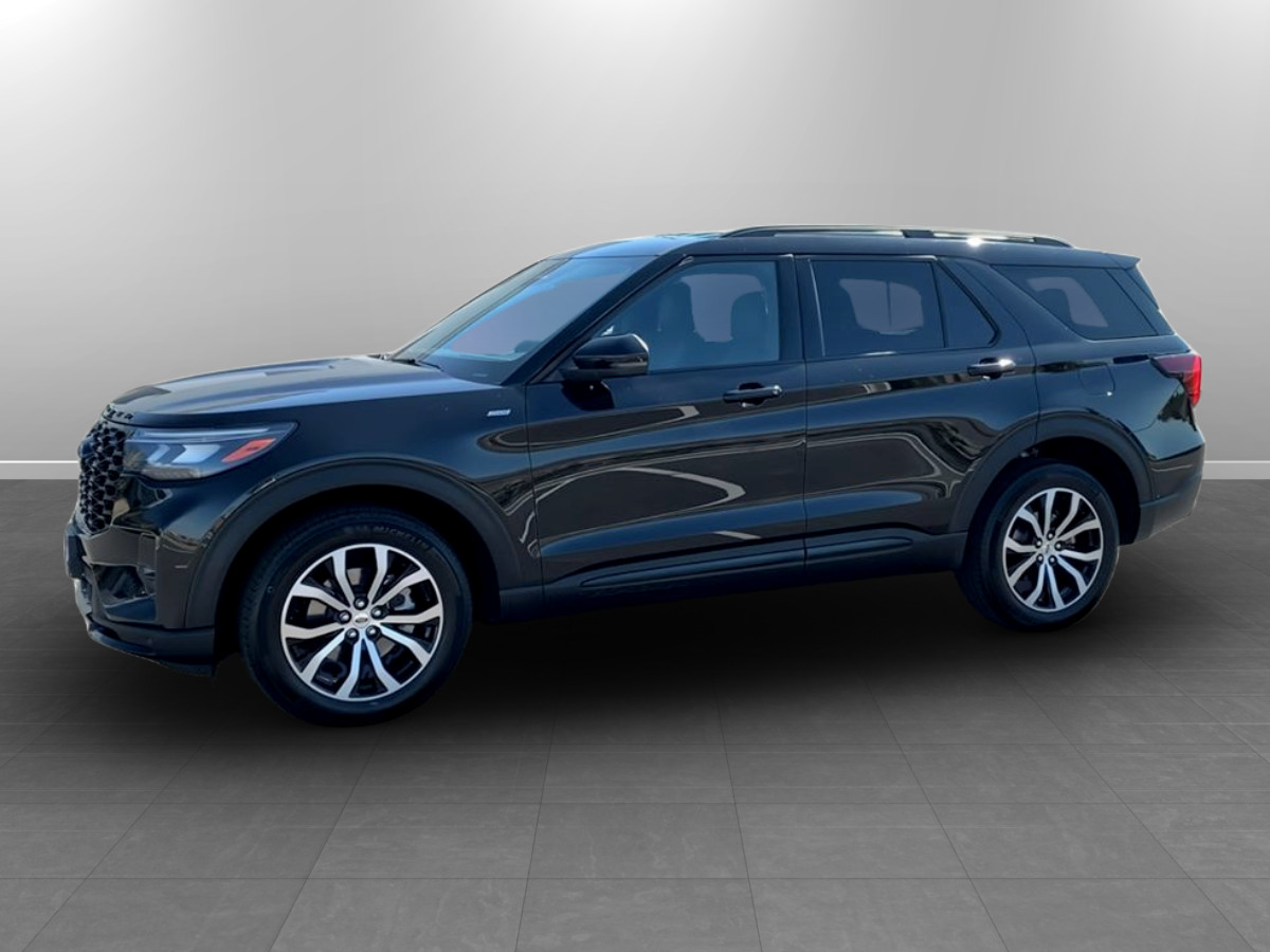 Photo 3 of this Ford Explorer