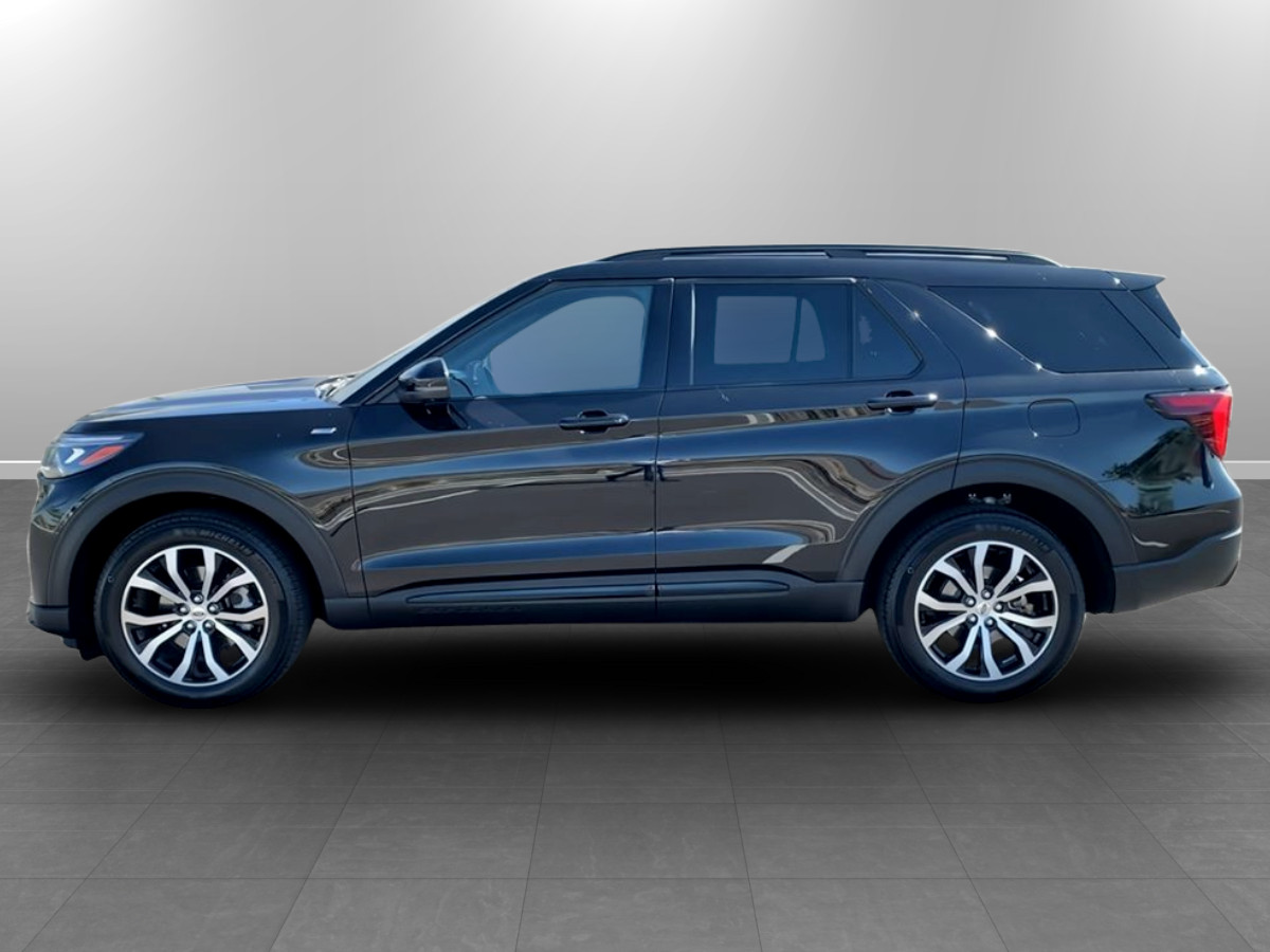 Photo 4 of this Ford Explorer