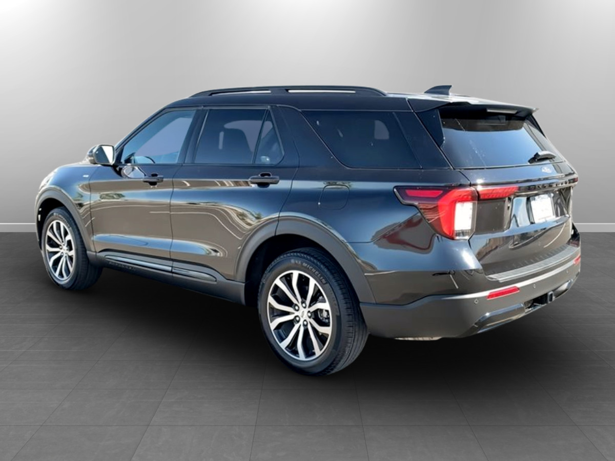 Photo 5 of this Ford Explorer