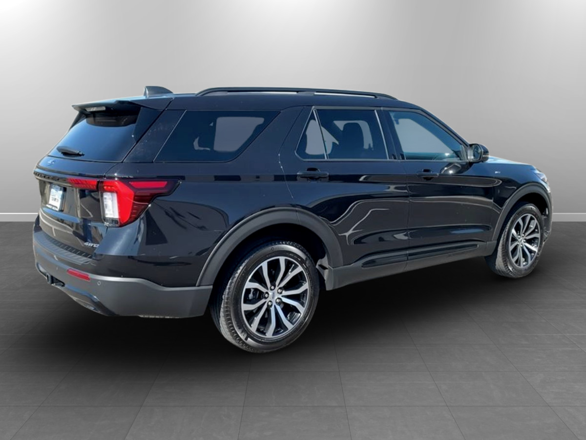 Photo 7 of this Ford Explorer