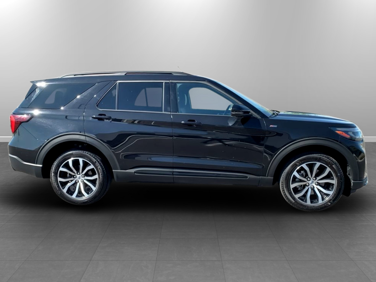 Photo 8 of this Ford Explorer