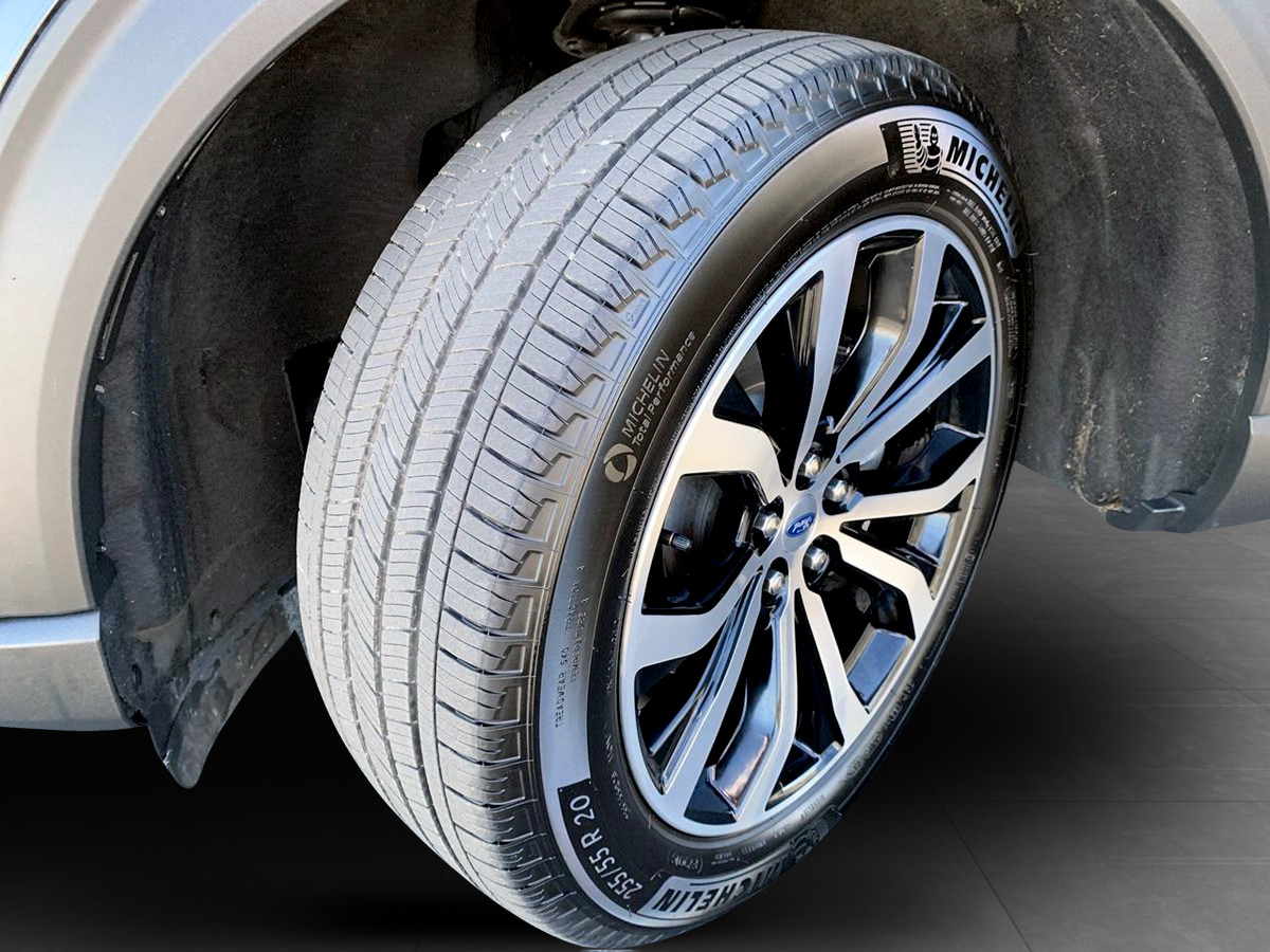 Photo 12 of this Ford Explorer