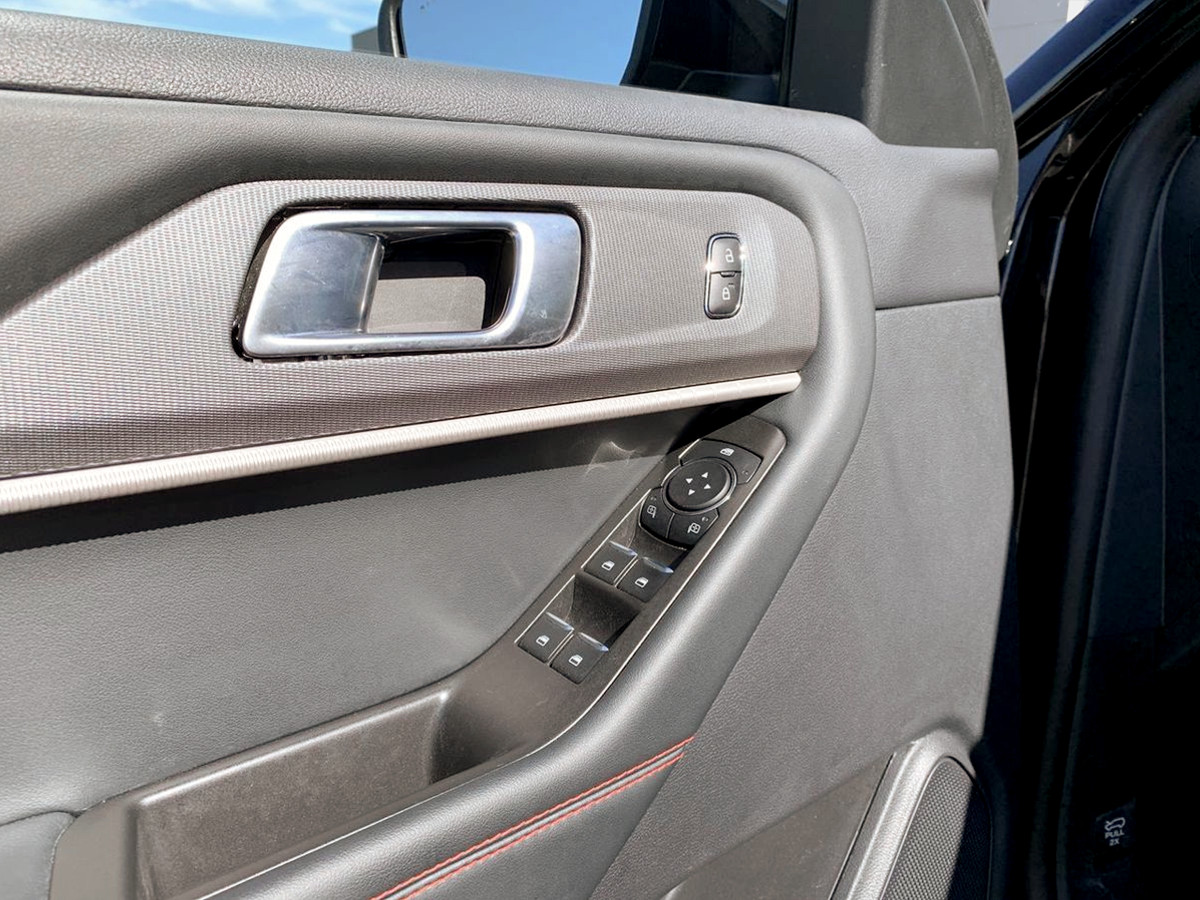 Photo 16 of this Ford Explorer