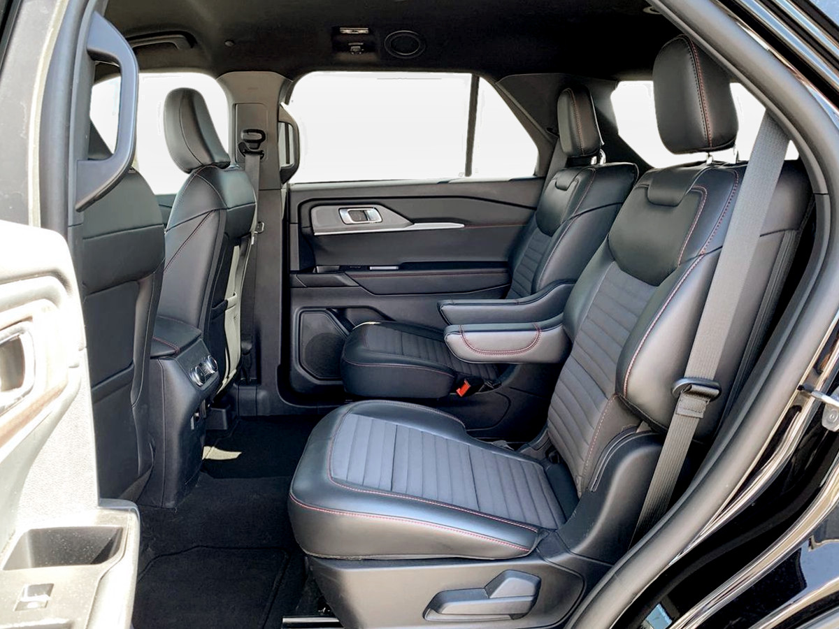 Photo 28 of this Ford Explorer