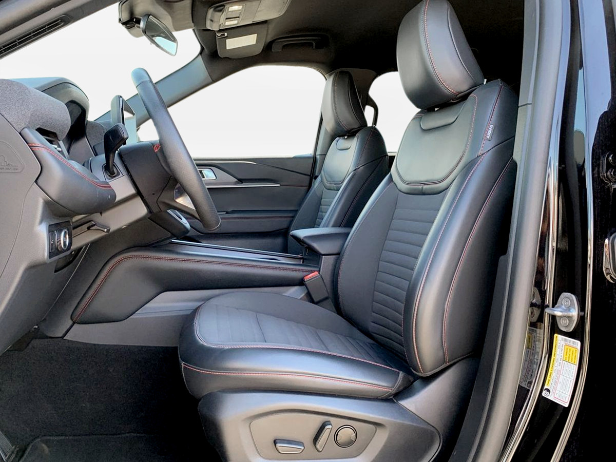Photo 29 of this Ford Explorer