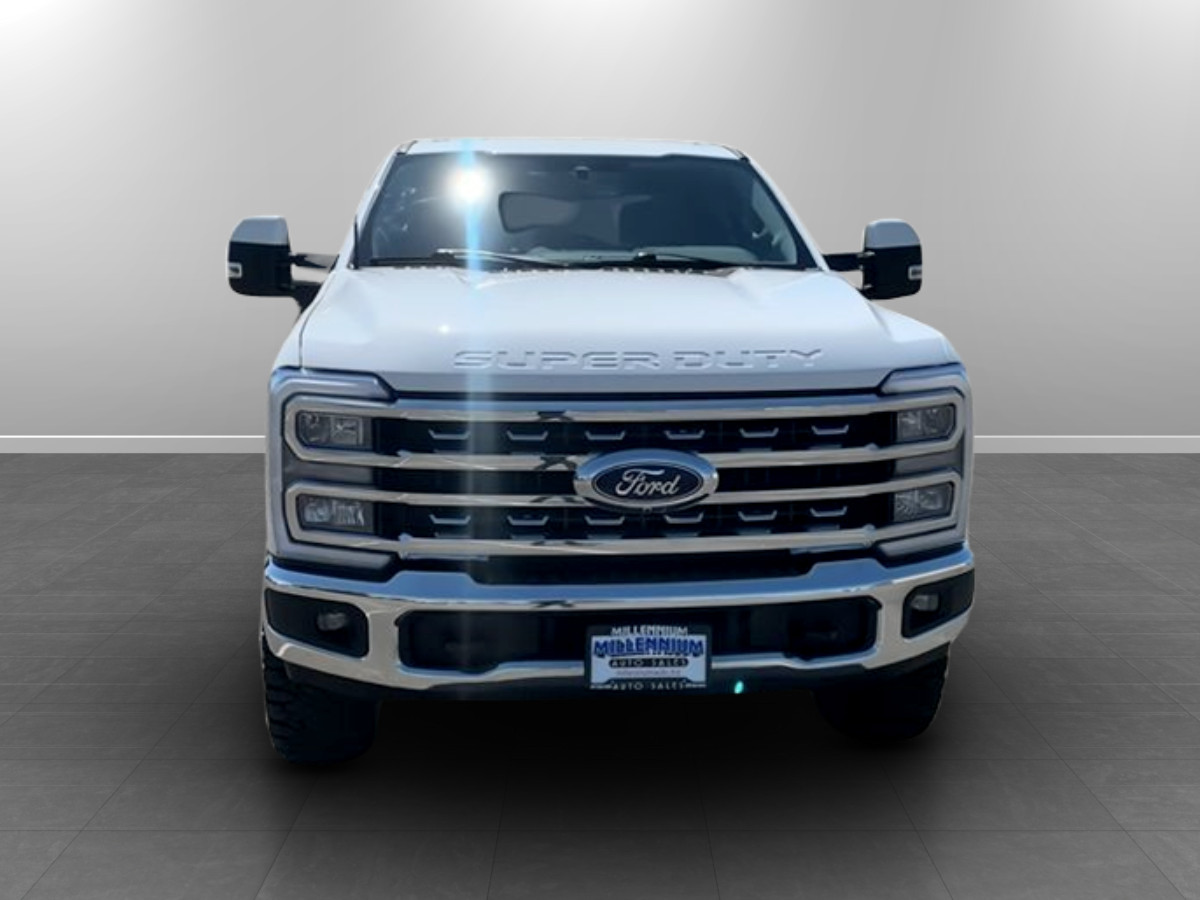 Photo 2 of this Ford Super Duty F-350 SRW
