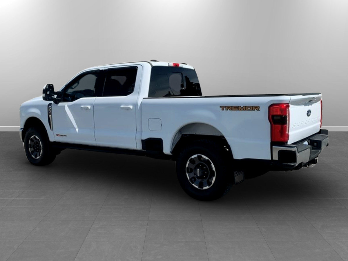 Photo 5 of this Ford Super Duty F-350 SRW