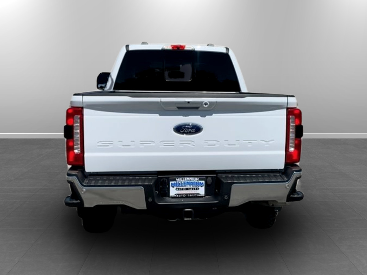 Photo 6 of this Ford Super Duty F-350 SRW