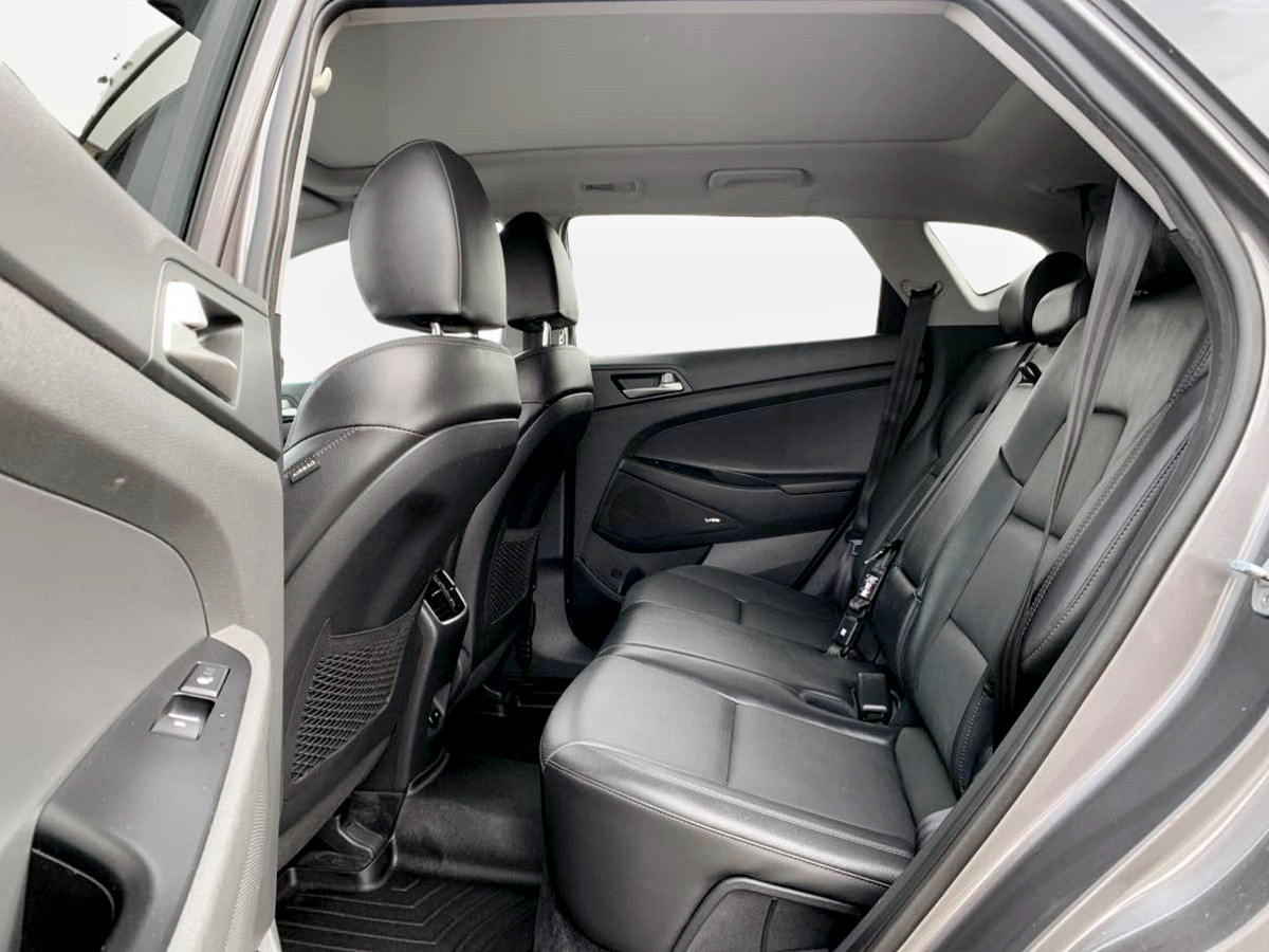 Photo 15 of this Hyundai Tucson