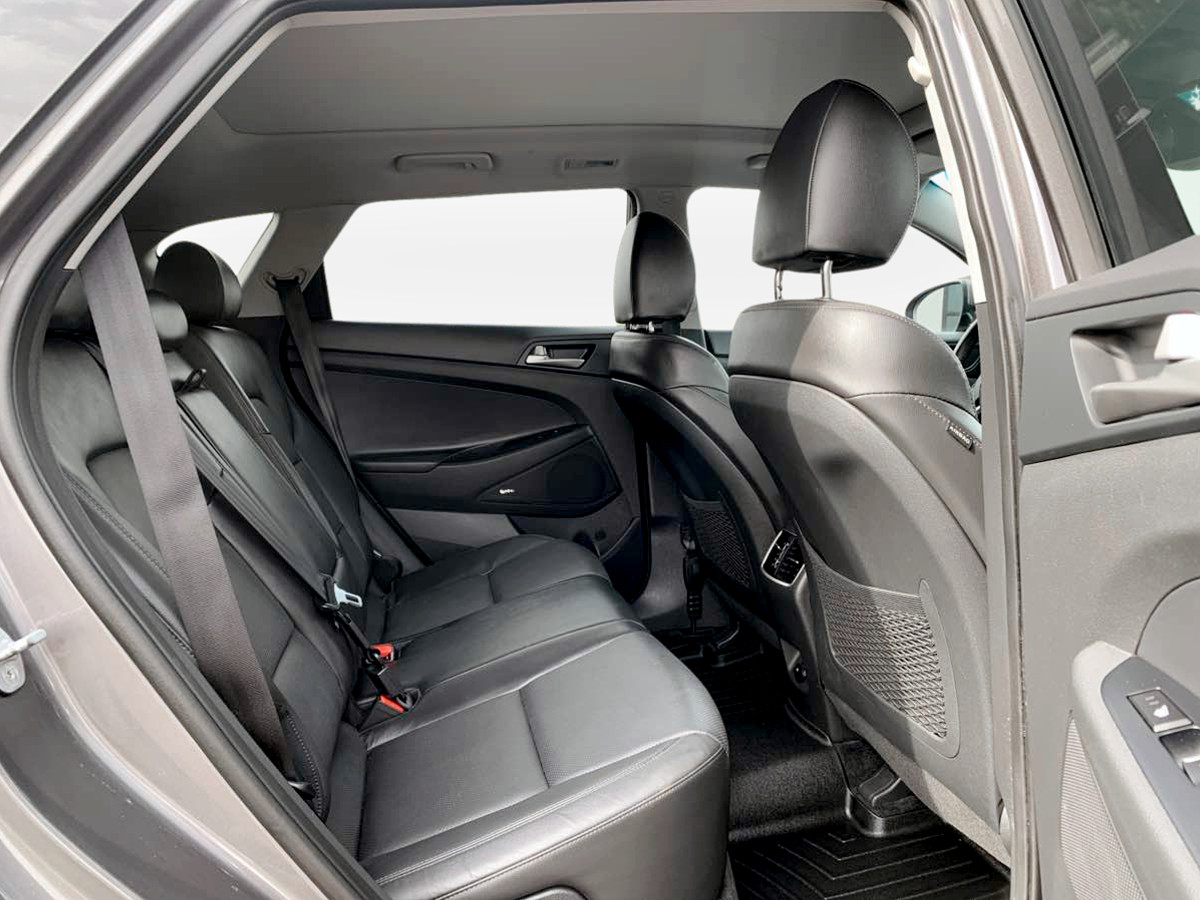 Photo 16 of this Hyundai Tucson