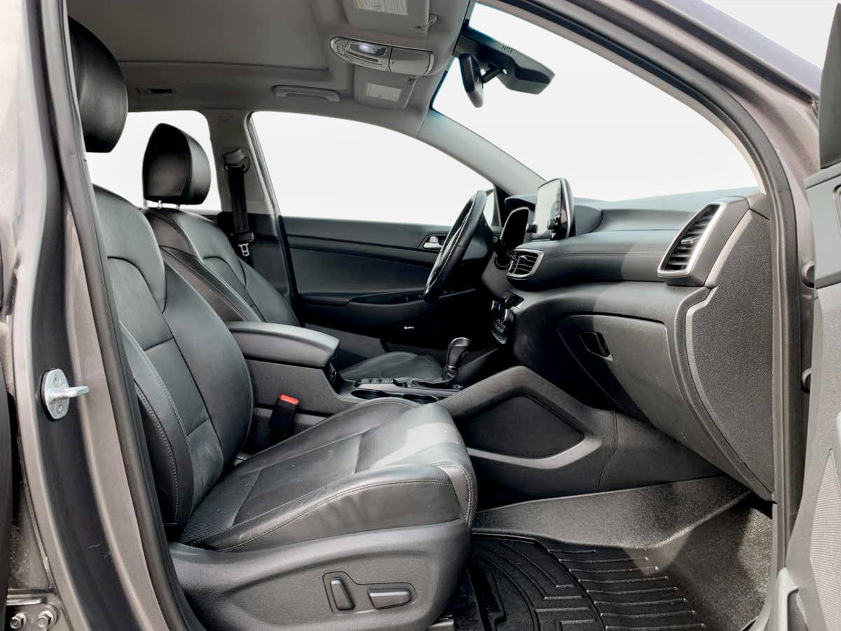 Photo 17 of this Hyundai Tucson