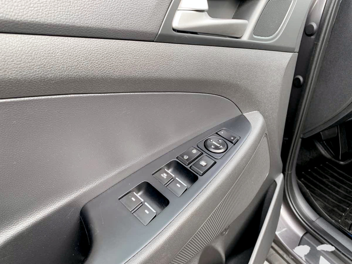 Photo 13 of this Hyundai Tucson