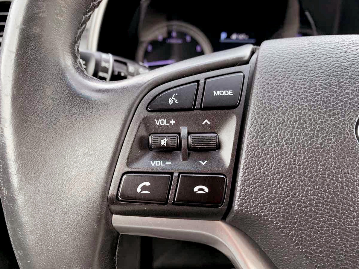 Photo 21 of this Hyundai Tucson