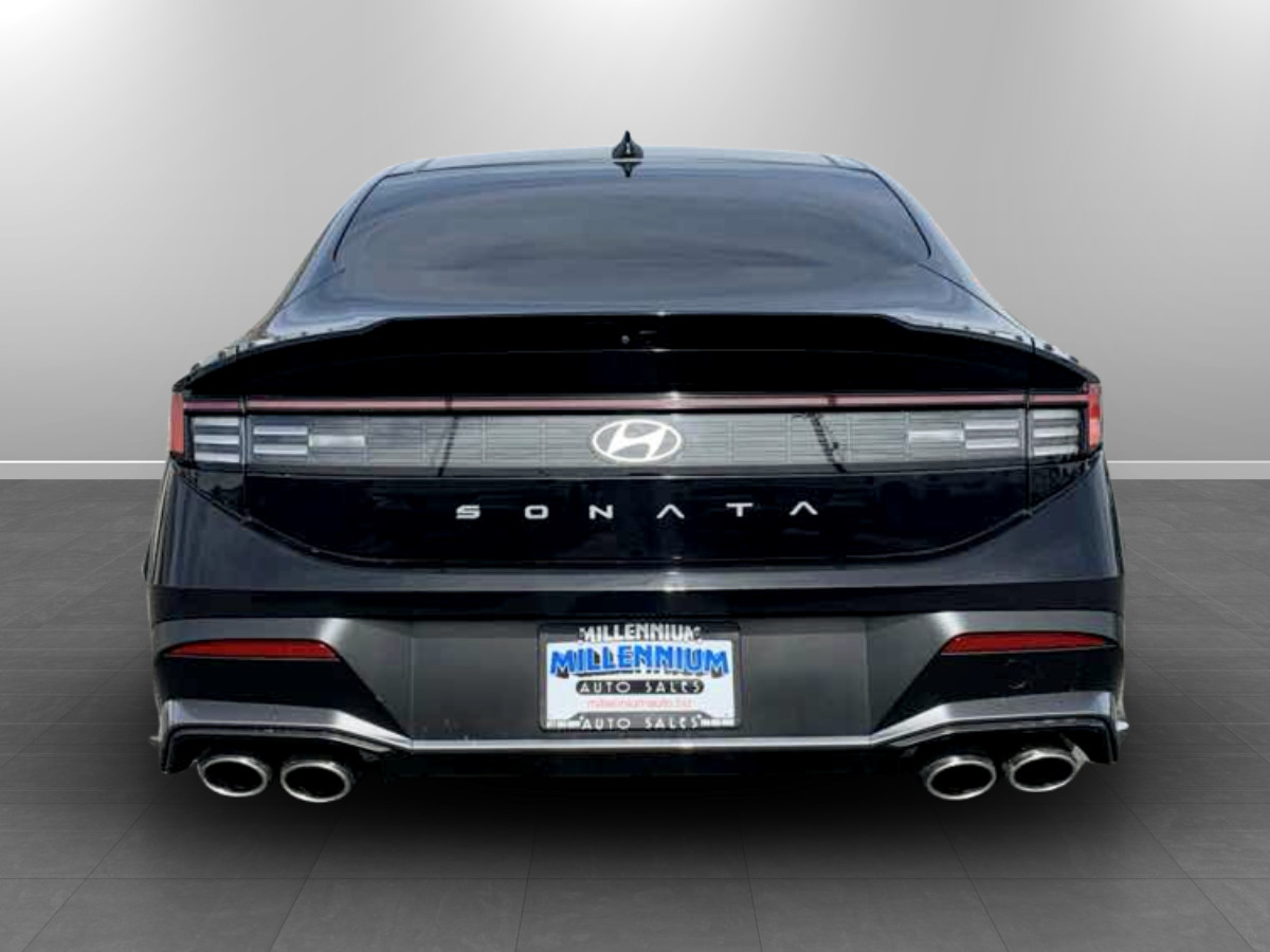 Photo 6 of this Hyundai Sonata