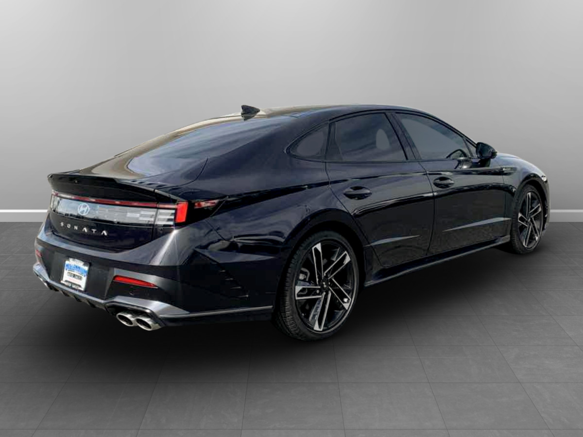 Photo 7 of this Hyundai Sonata
