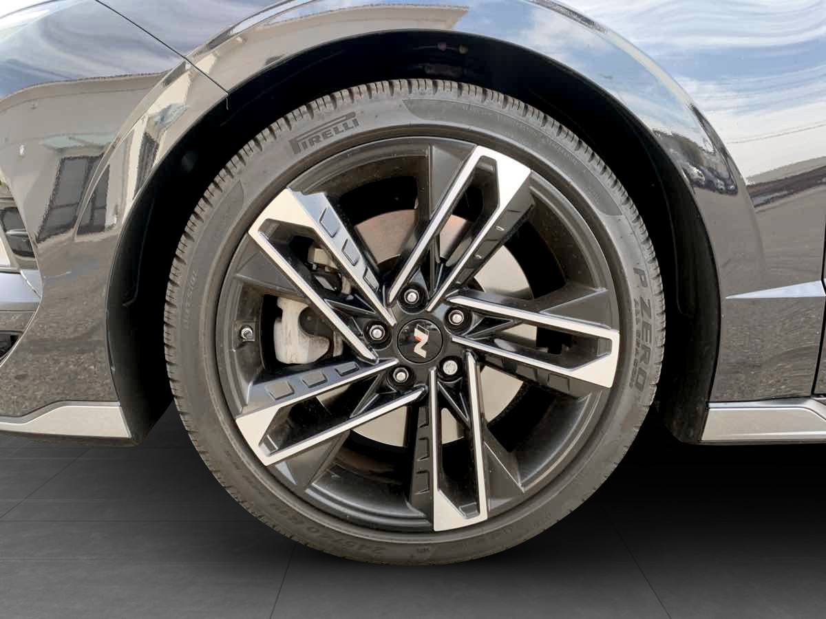 Photo 10 of this Hyundai Sonata