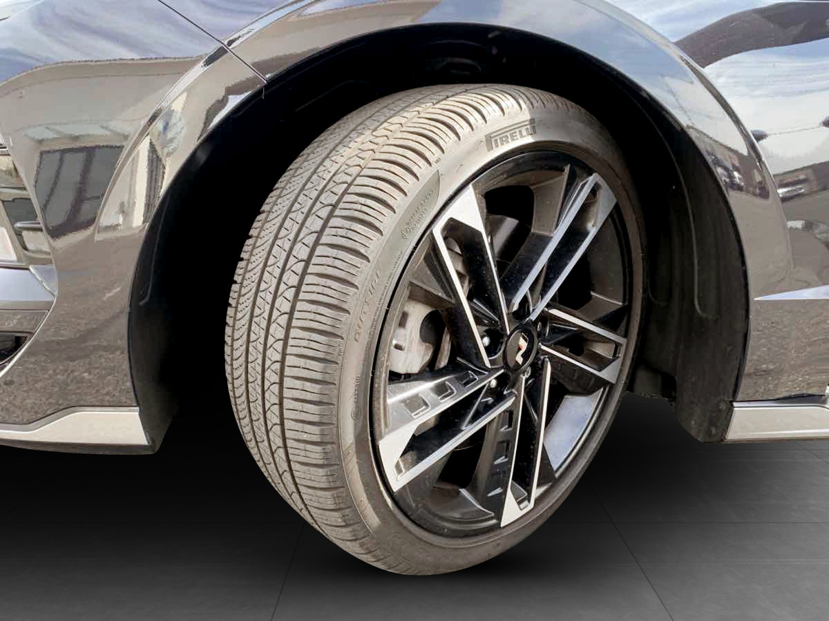 Photo 11 of this Hyundai Sonata