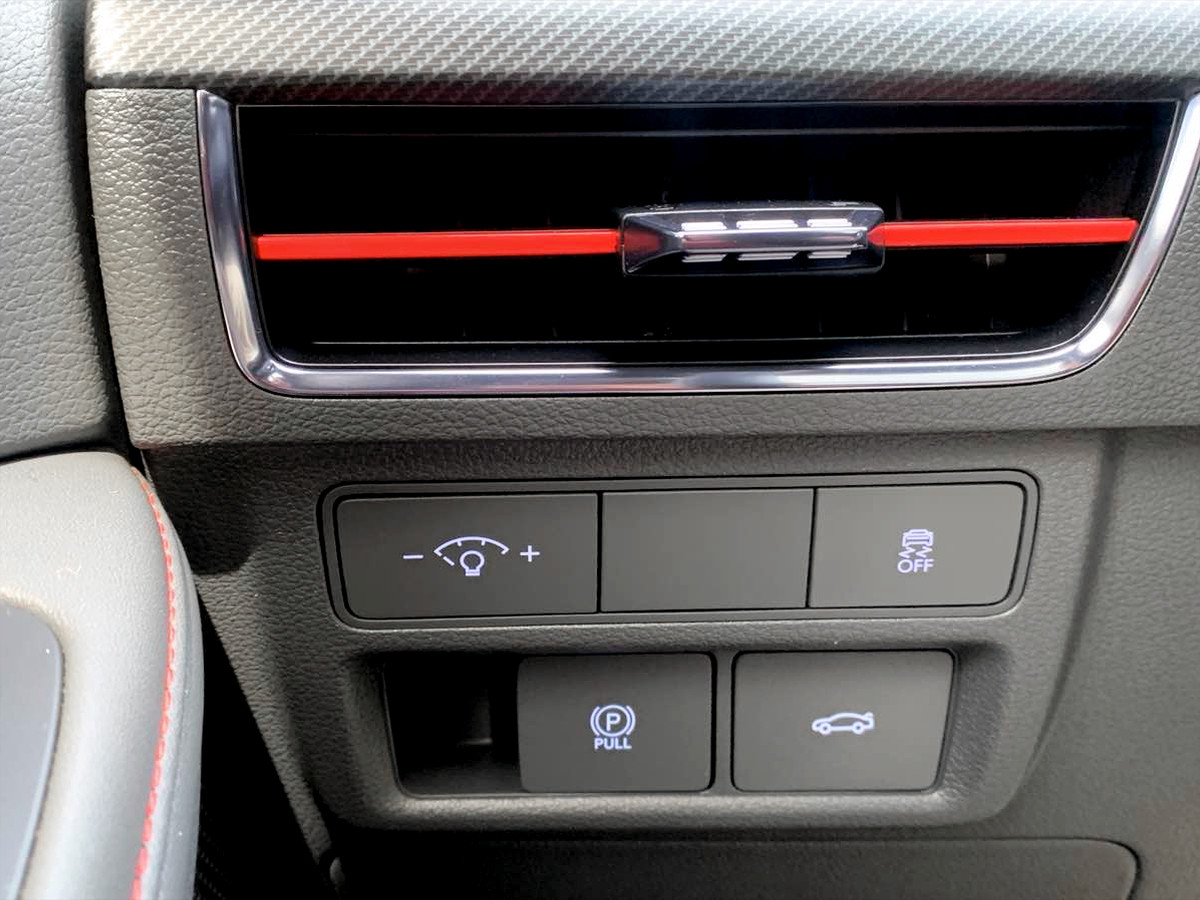 Photo 21 of this Hyundai Sonata