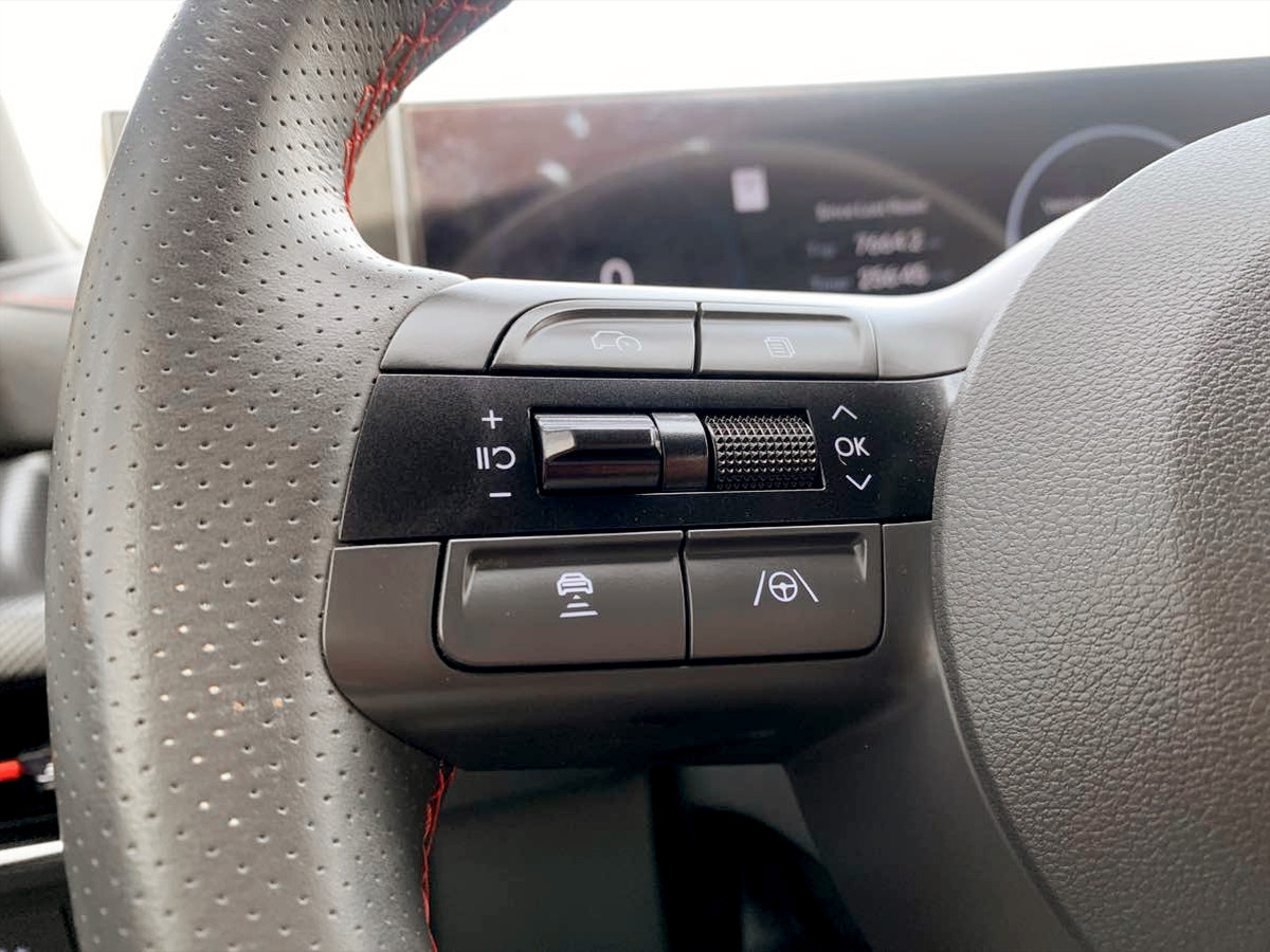 Photo 22 of this Hyundai Sonata