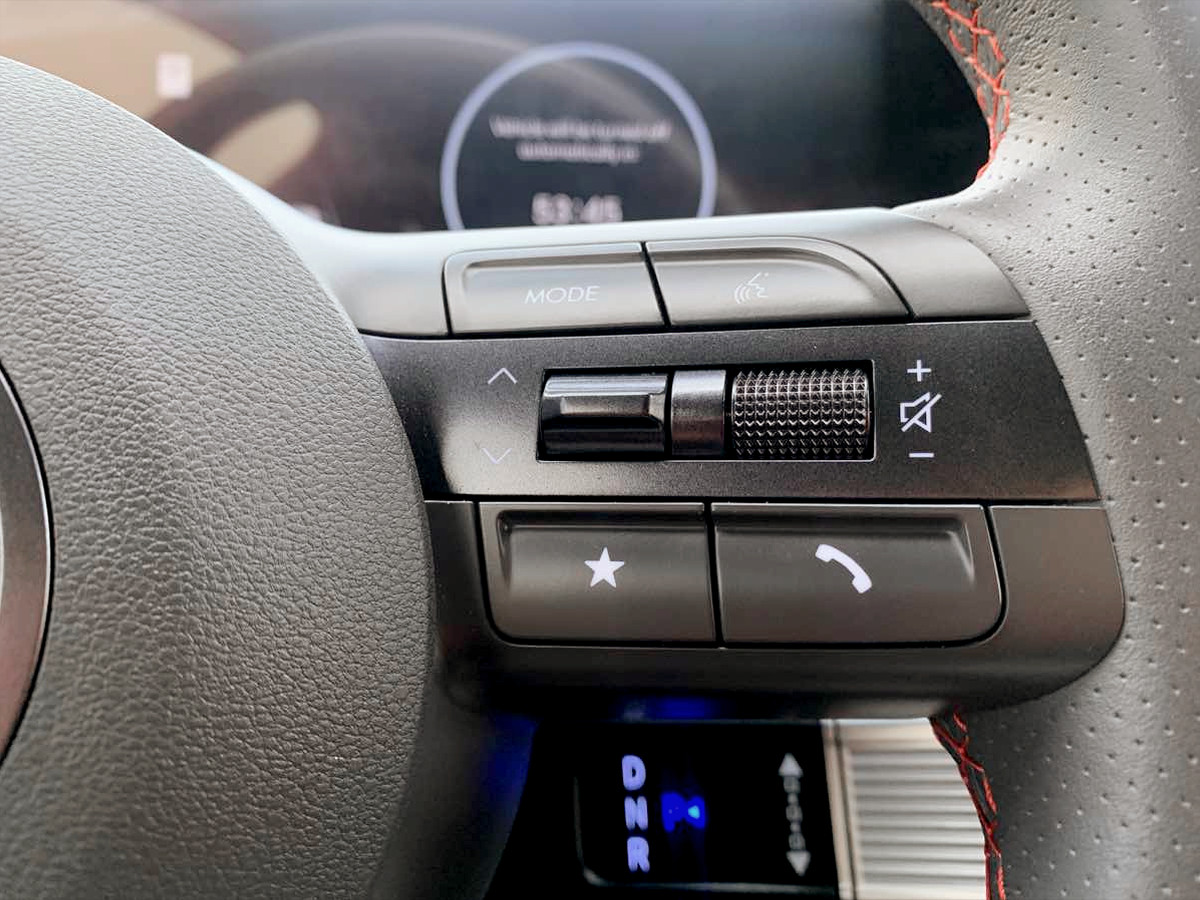 Photo 24 of this Hyundai Sonata