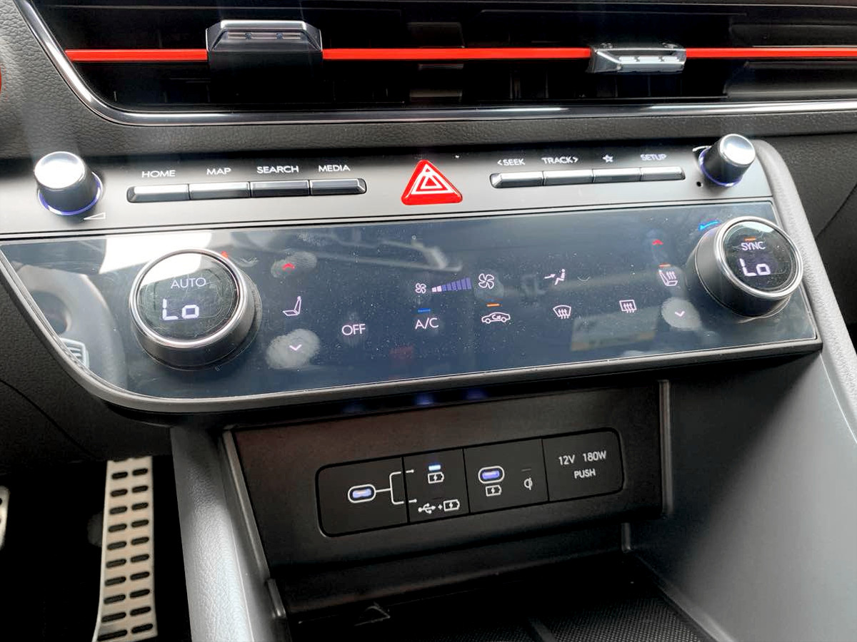 Photo 29 of this Hyundai Sonata