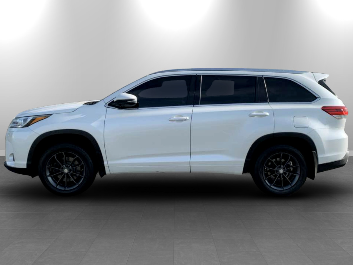 Photo 4 of this Toyota Highlander