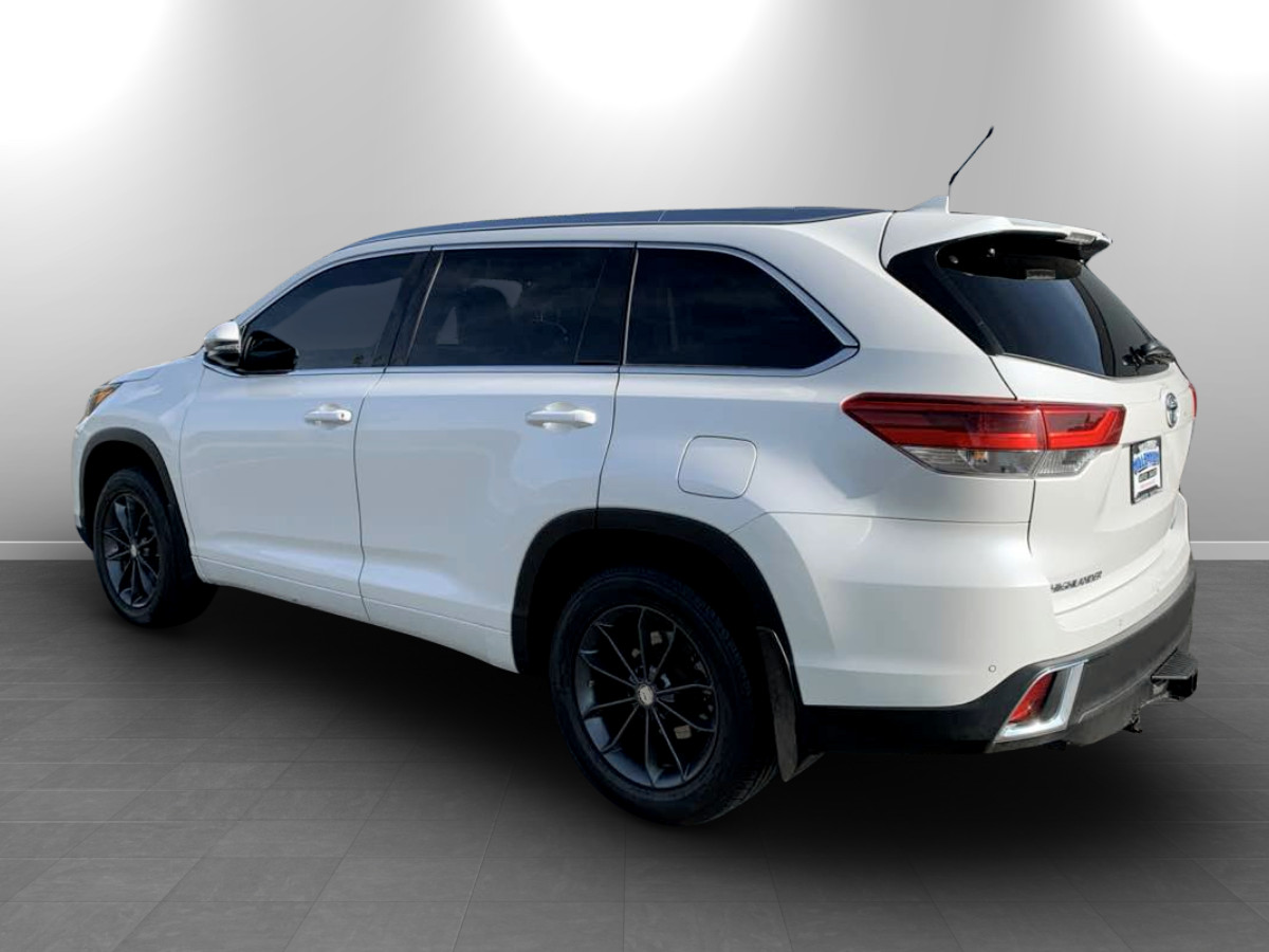 Photo 5 of this Toyota Highlander
