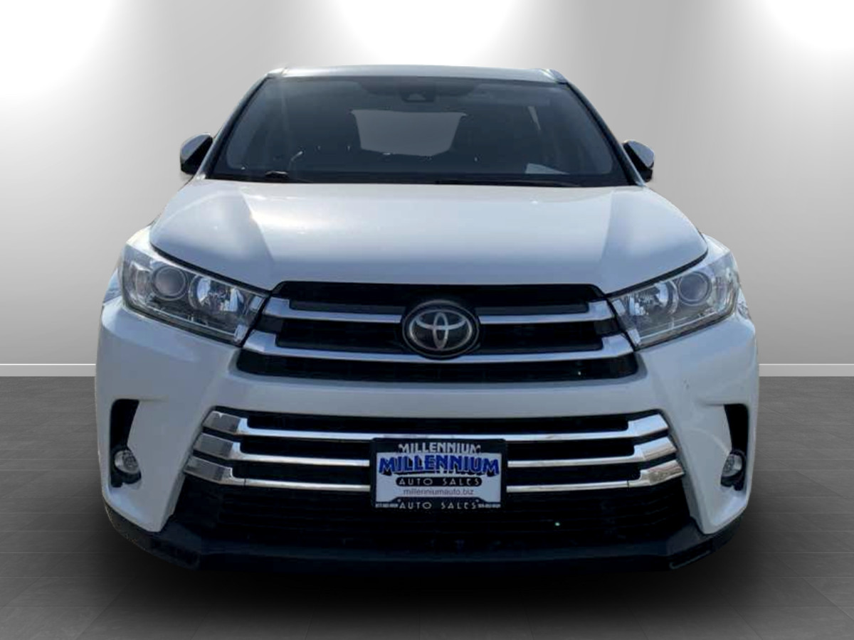 Photo 2 of this Toyota Highlander