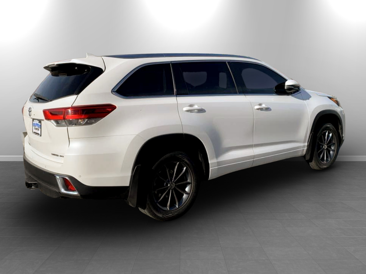 Photo 7 of this Toyota Highlander