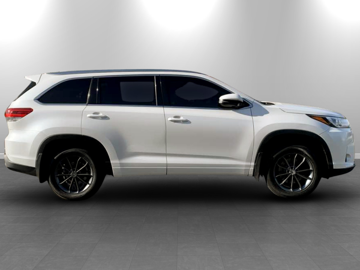 Photo 8 of this Toyota Highlander