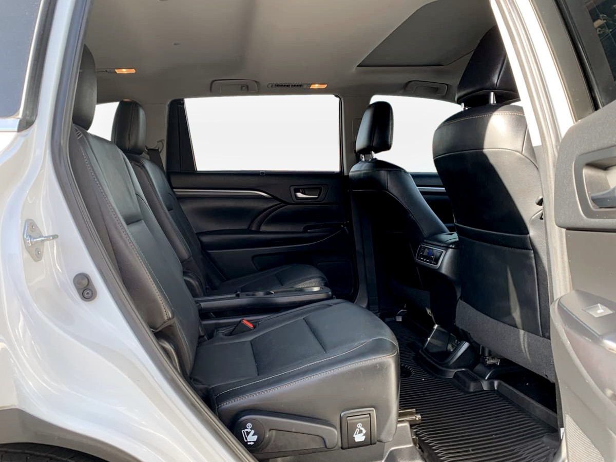 Photo 20 of this Toyota Highlander