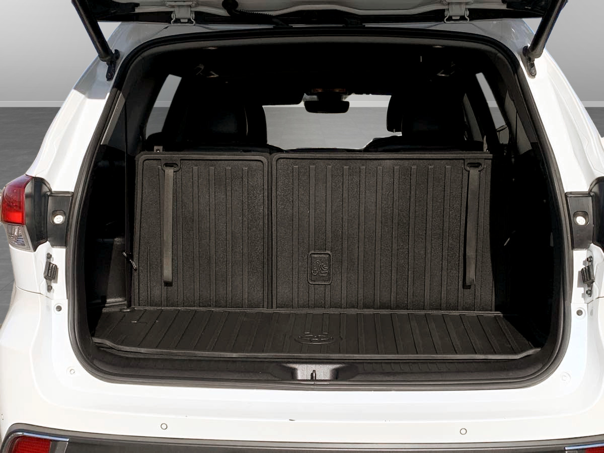 Photo 13 of this Toyota Highlander