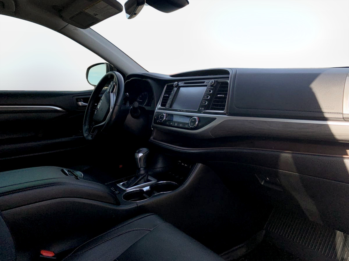 Photo 23 of this Toyota Highlander