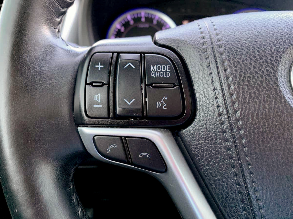 Photo 26 of this Toyota Highlander