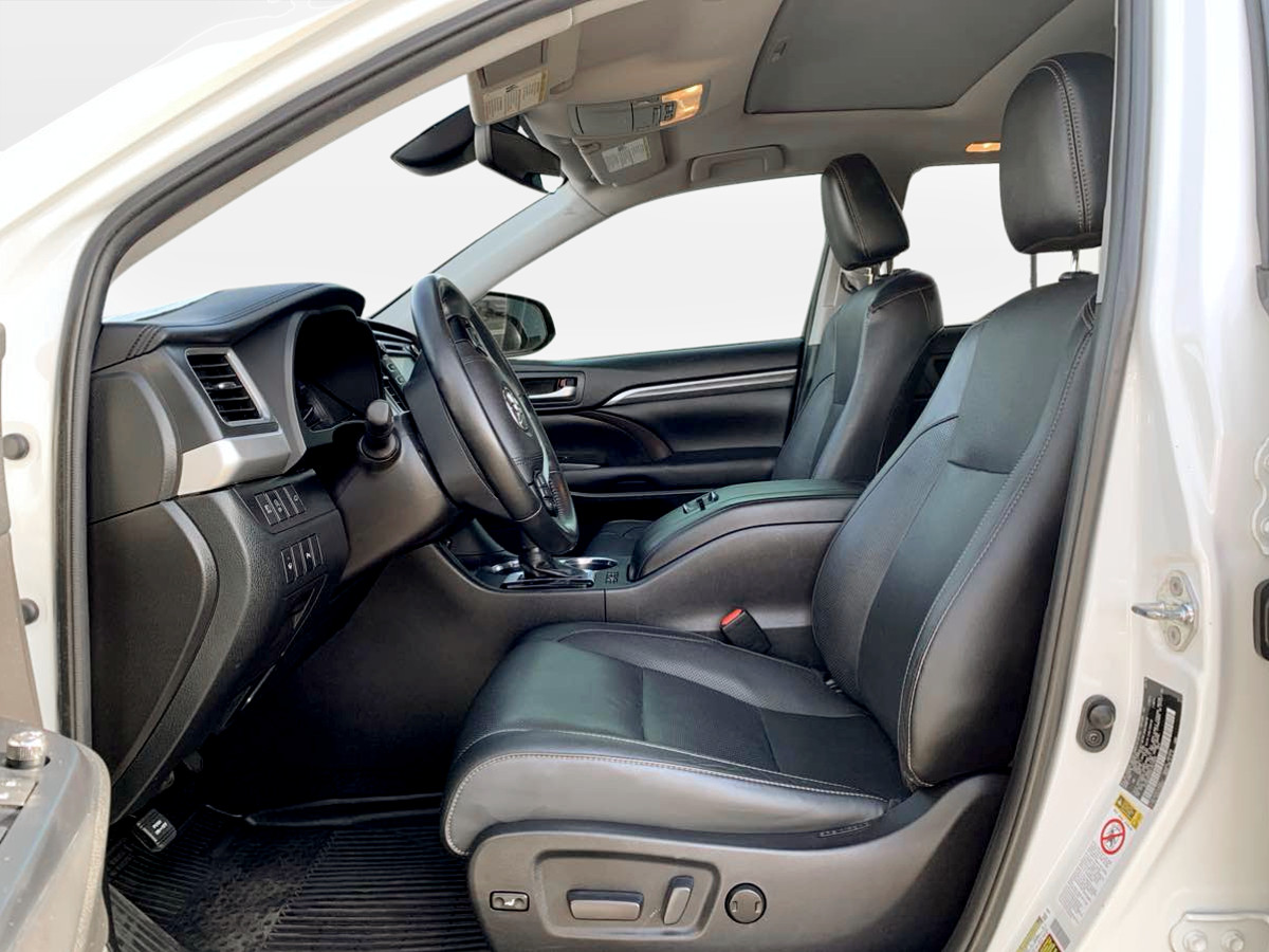 Photo 17 of this Toyota Highlander