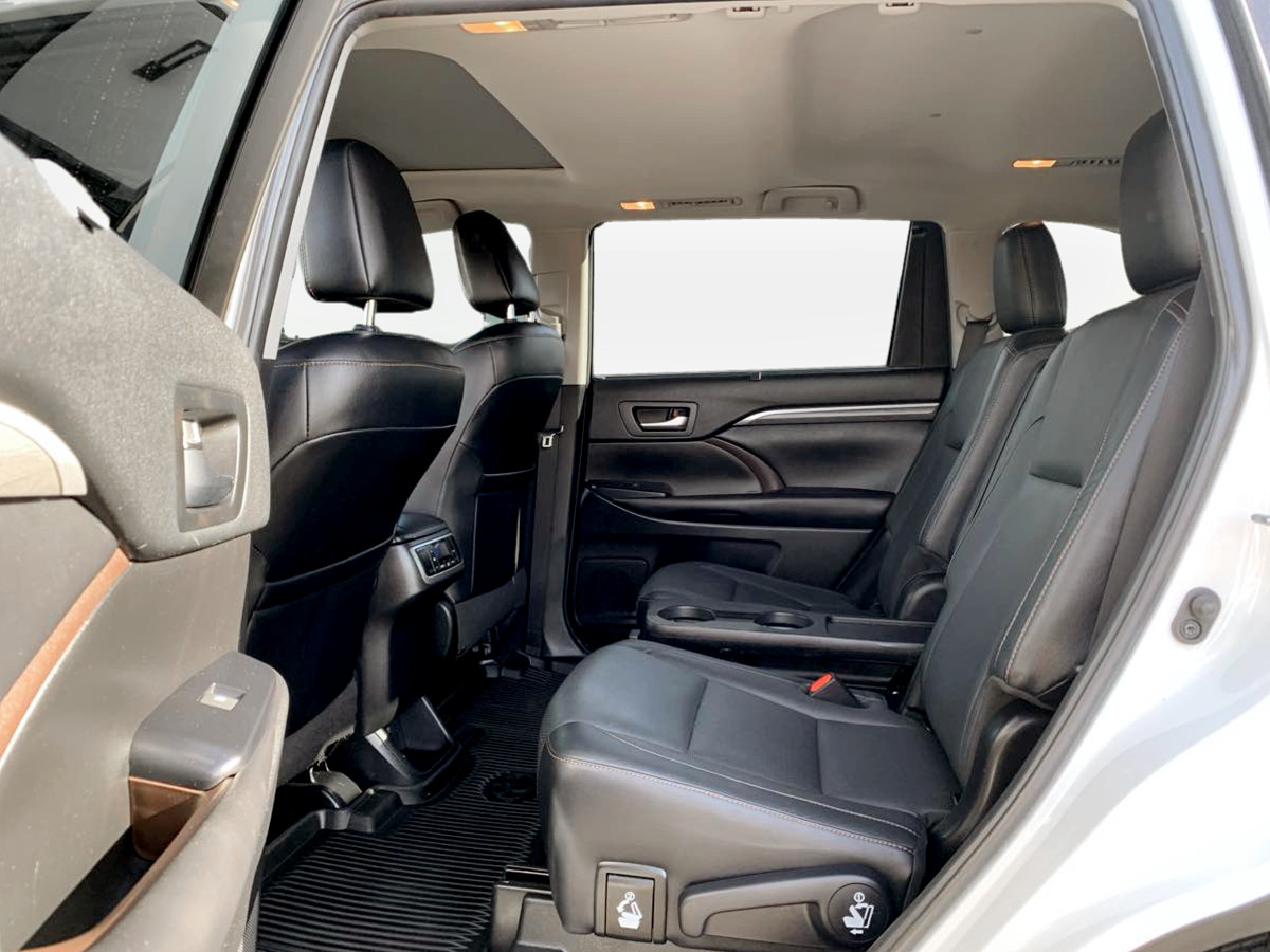 Photo 18 of this Toyota Highlander