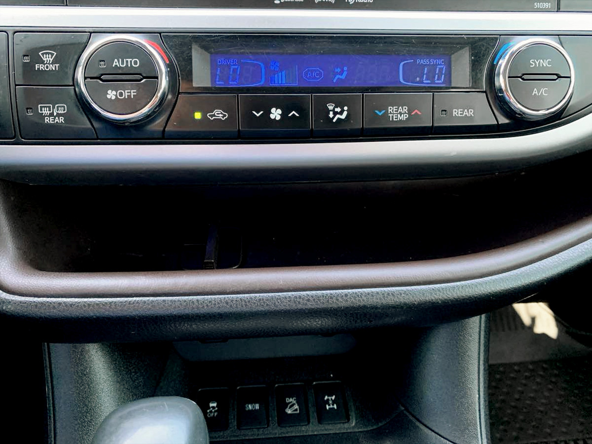 Photo 33 of this Toyota Highlander