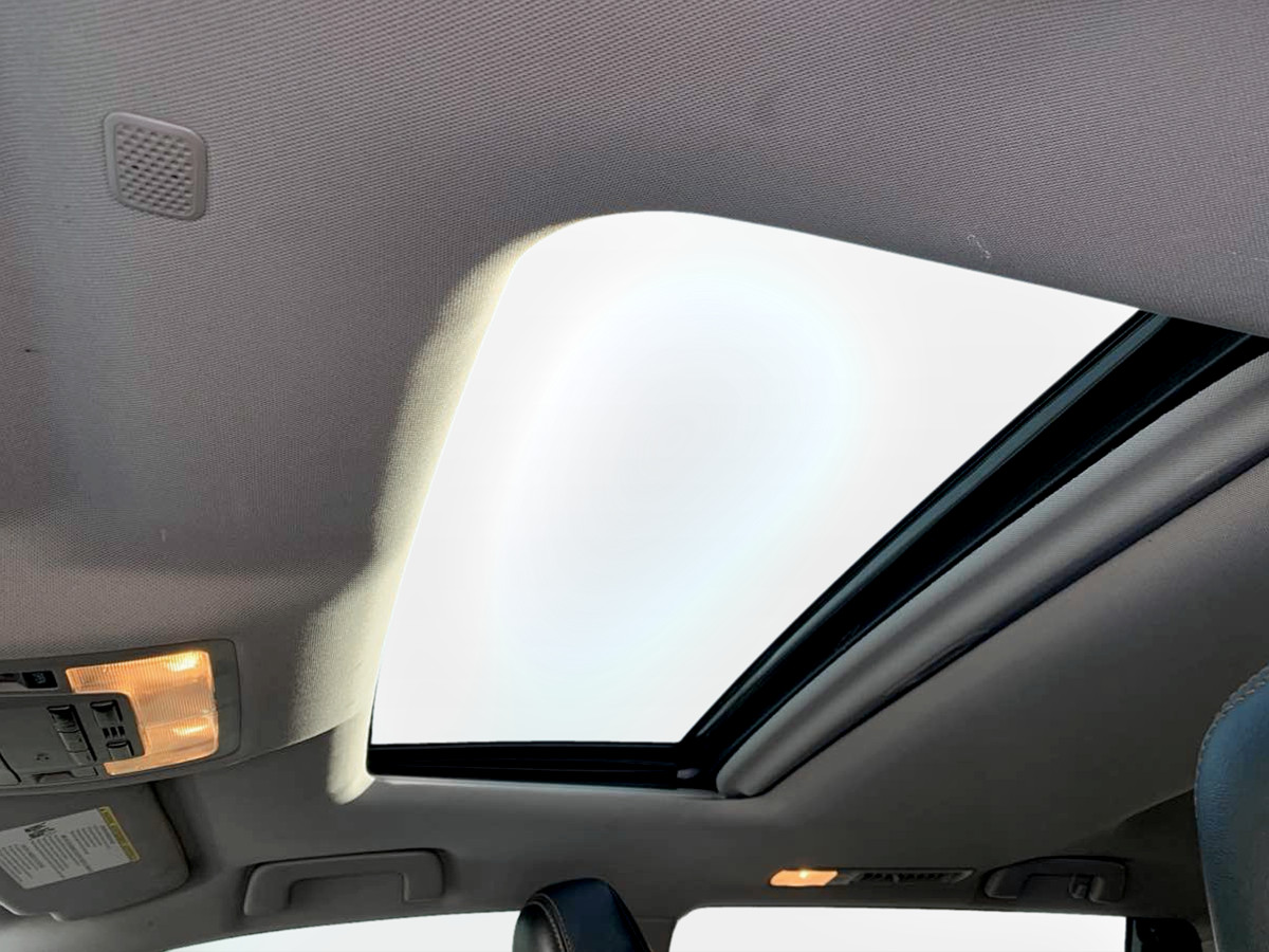 Photo 36 of this Toyota Highlander