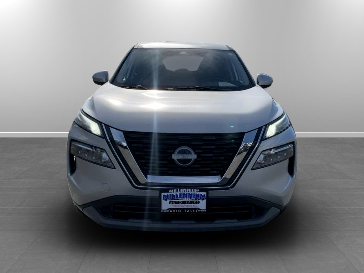 Photo 2 of this Nissan Rogue