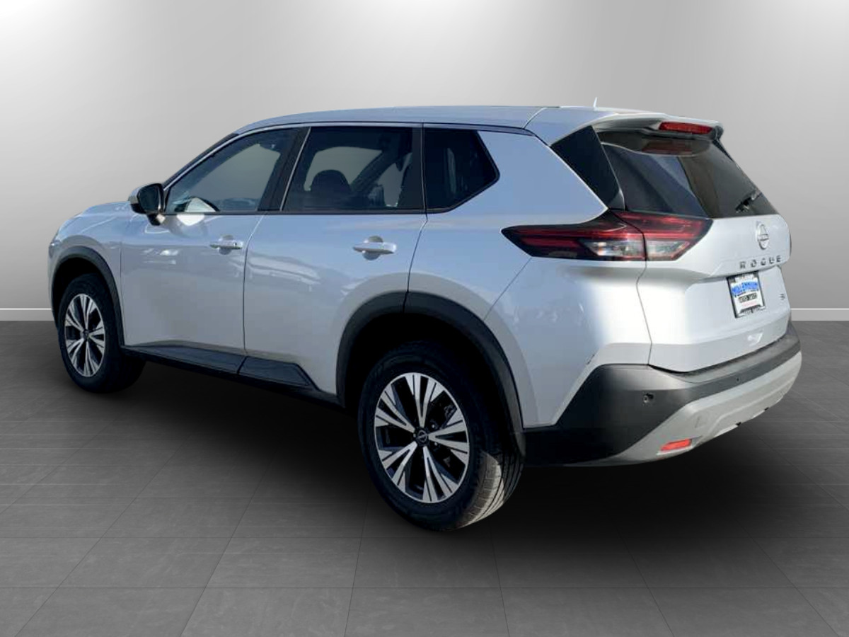 Photo 5 of this Nissan Rogue
