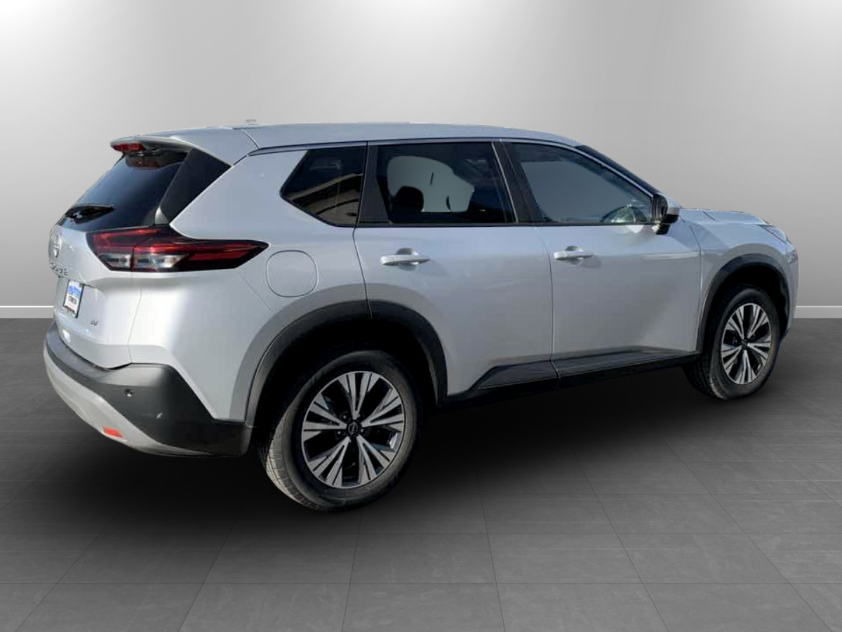 Photo 7 of this Nissan Rogue