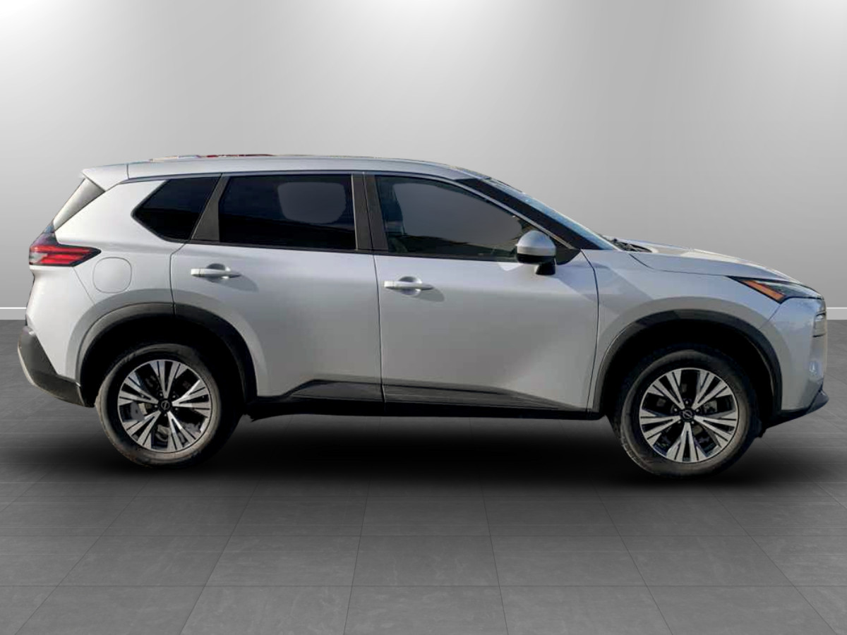 Photo 8 of this Nissan Rogue