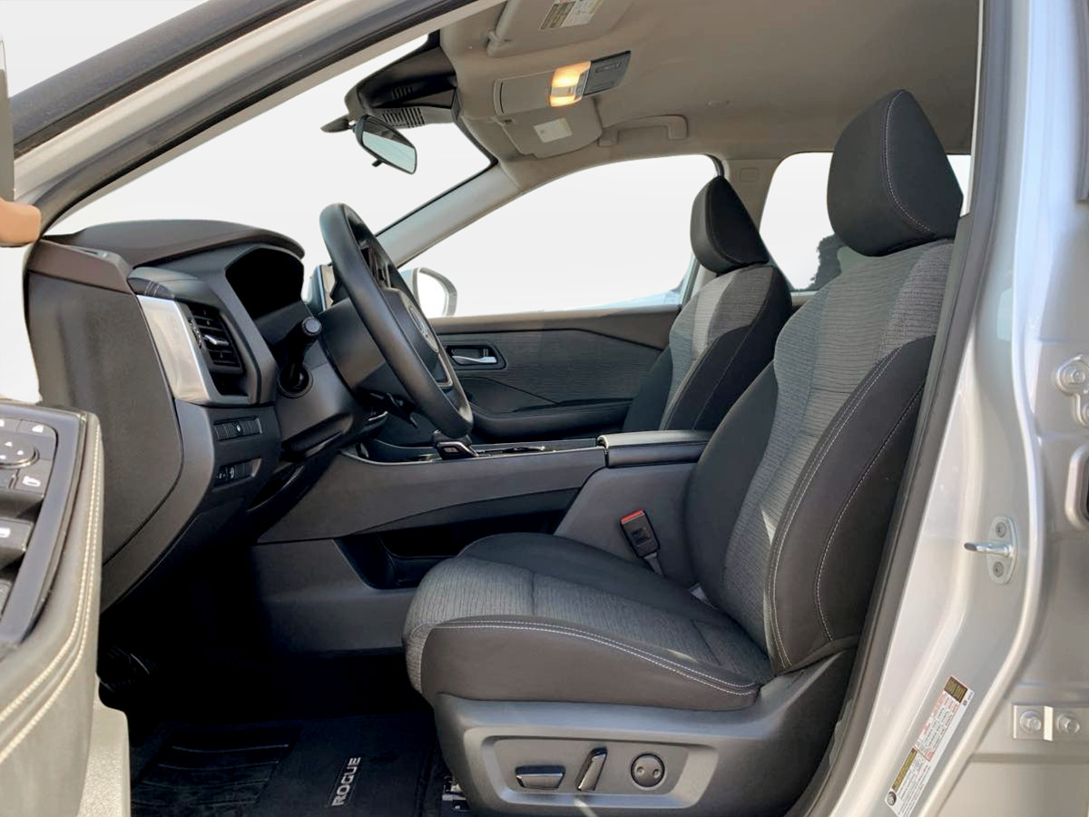 Photo 15 of this Nissan Rogue