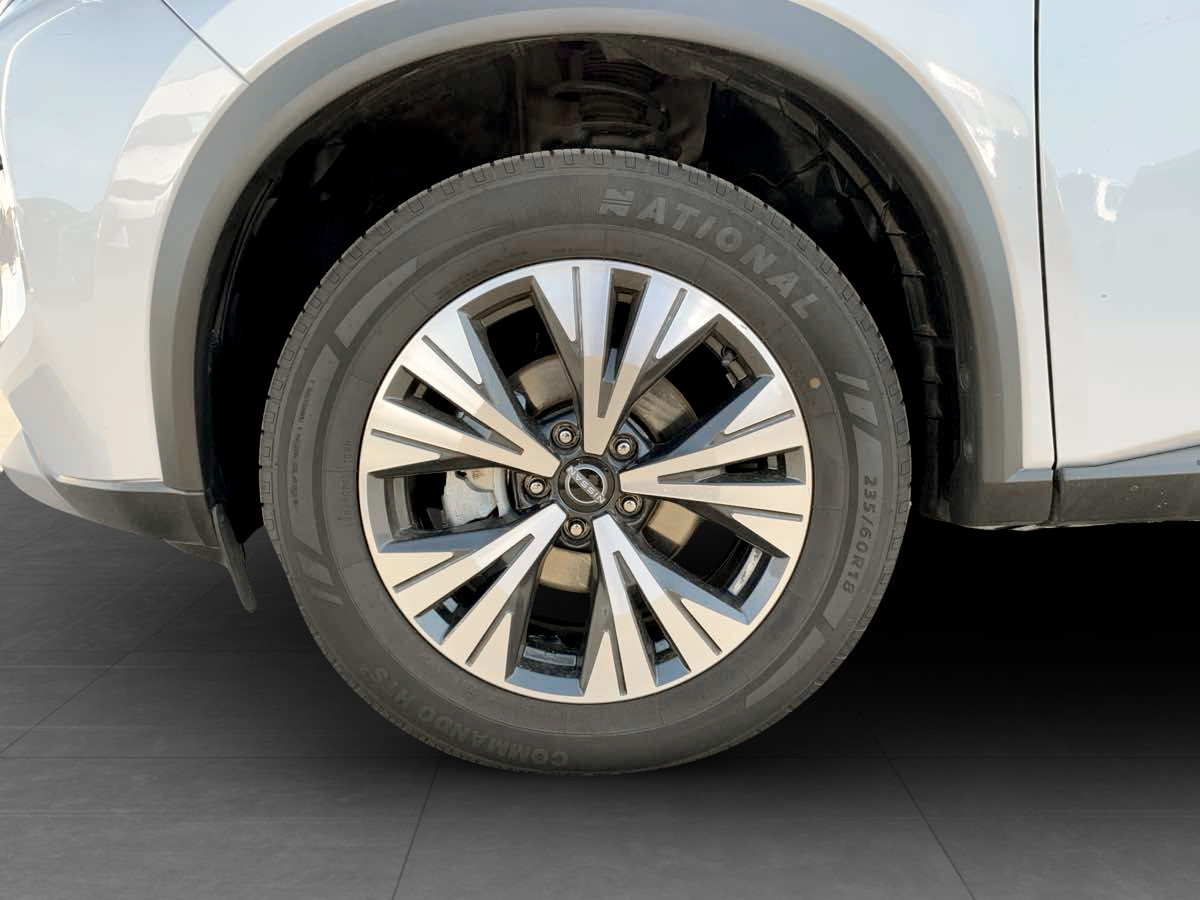 Photo 10 of this Nissan Rogue