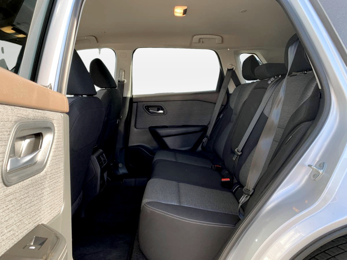 Photo 16 of this Nissan Rogue