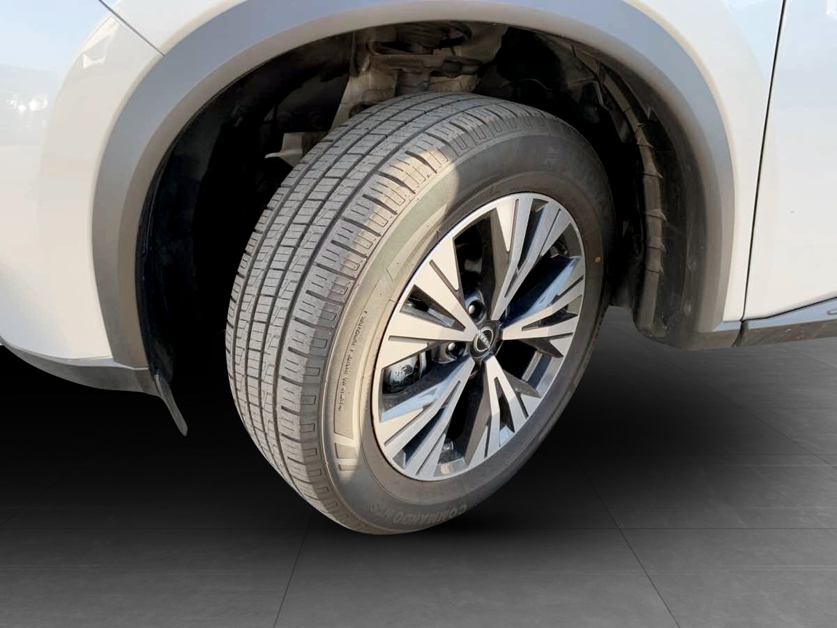 Photo 11 of this Nissan Rogue