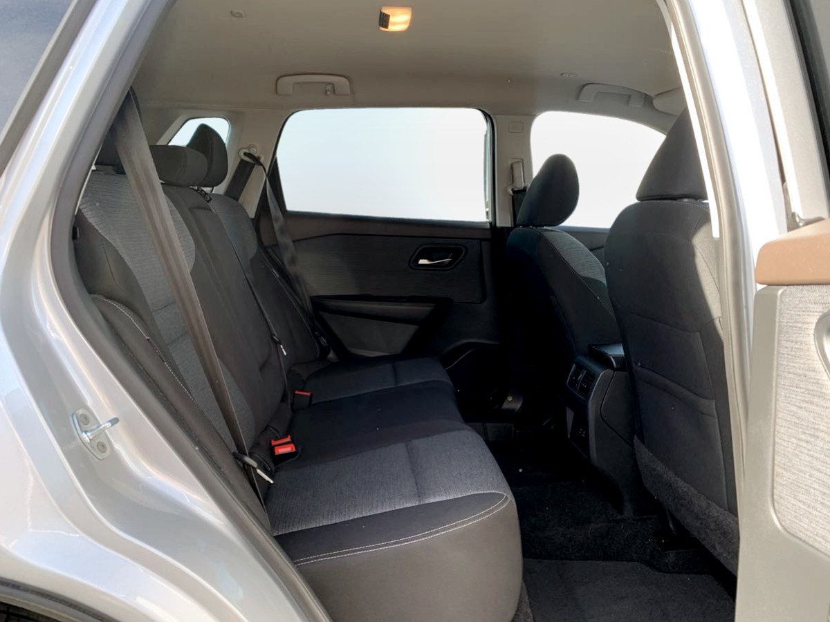 Photo 17 of this Nissan Rogue
