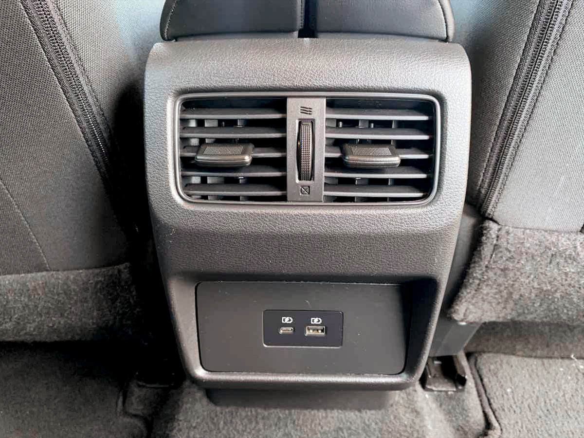 Photo 18 of this Nissan Rogue