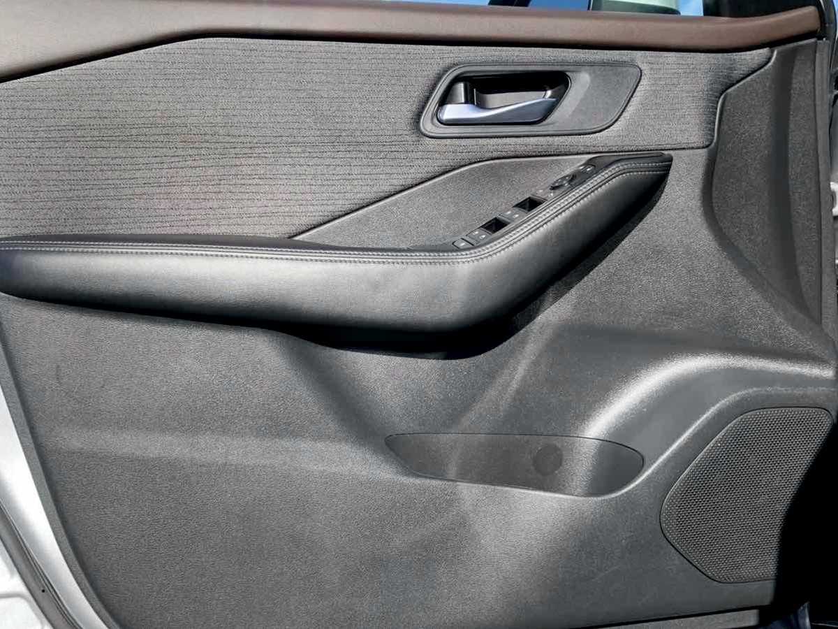 Photo 13 of this Nissan Rogue