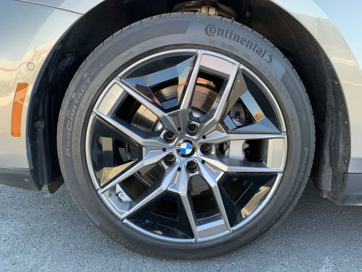 Photo 10 of this BMW 5 Series